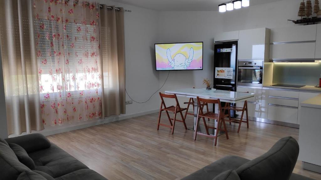 Deluxe Apartment - Image 3