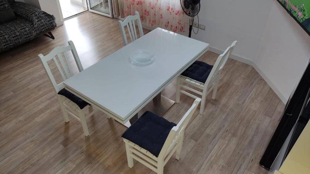 Deluxe Apartment - Image 2