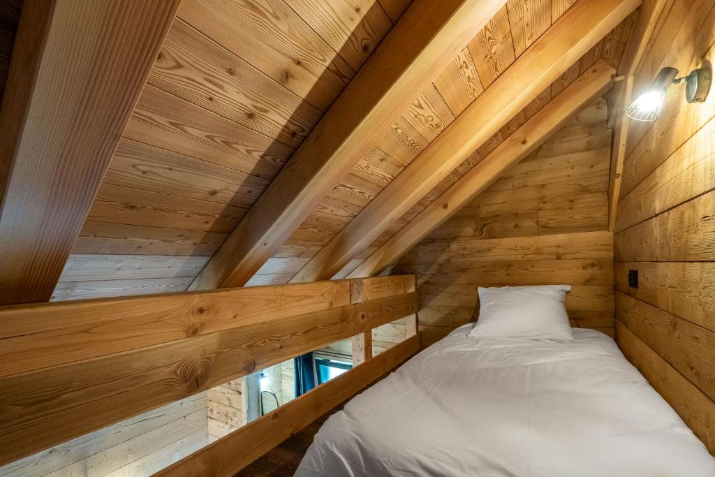Postel nebo postele na pokoji v ubytování Les chalets d'Éléna
