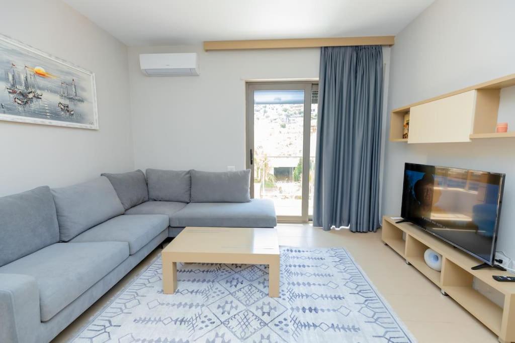 The Coastal Apartment - Image 6