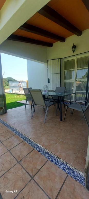 Balkon lub taras w obiekcie Chalet la Huerta 2 amplios jardines barbacoa y WiFi