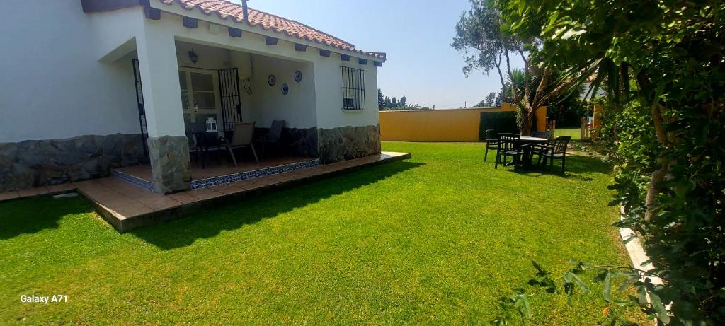 Ogród w obiekcie Chalet la Huerta 2 amplios jardines barbacoa y WiFi