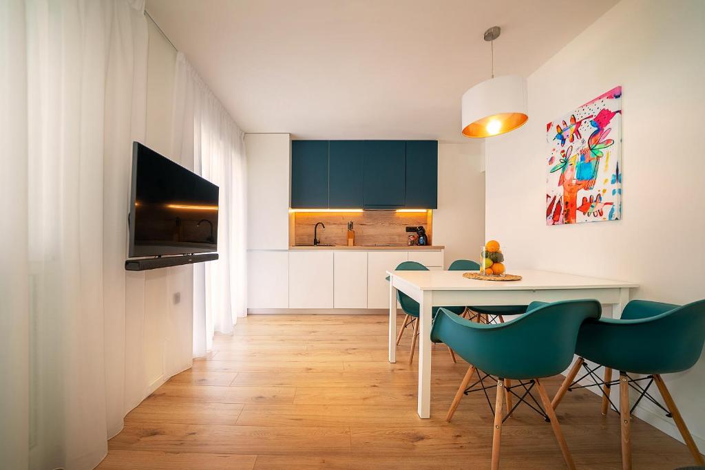 a kitchen and dining room with a table and chairs at Apartment Noa Malinska in Vantačići