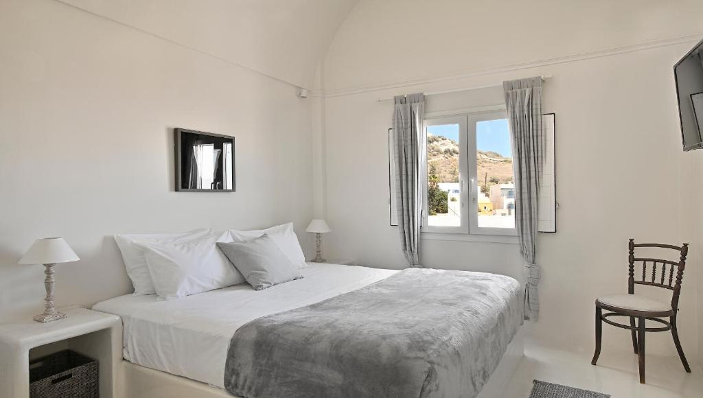 Llit o llits en una habitació de ALTURA RESIDENCES WITH OUTDOOR HOT TUBS by K&K