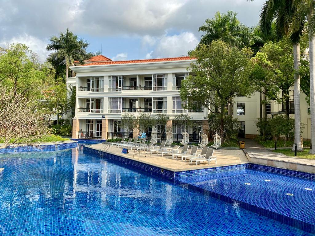 Bazén v ubytování Good View Hotel Tangxia - 15 mins drive from Dongguan South Railway Station nebo v jeho okolí
