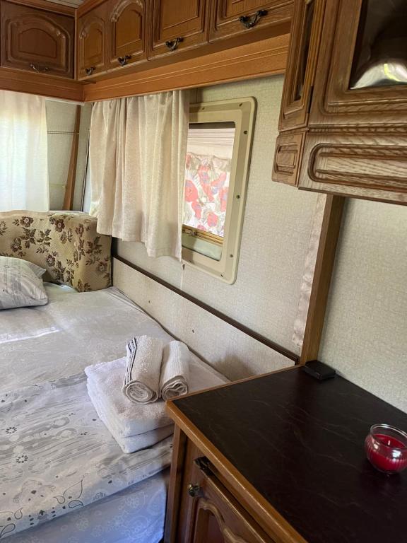 Postel nebo postele na pokoji v ubytování KAMP-PRIKOLICA