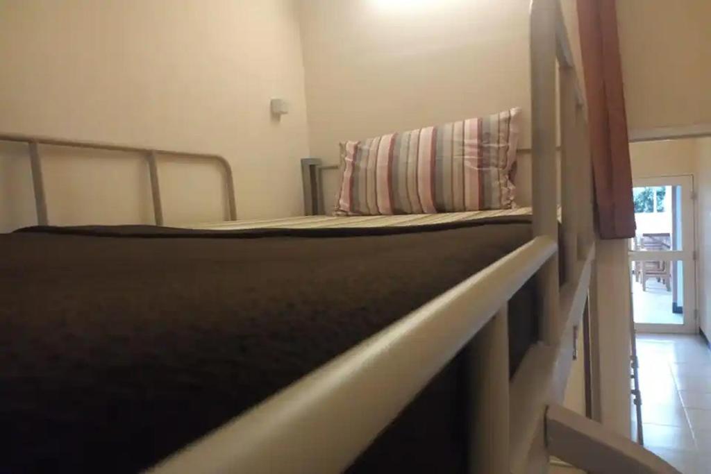 Pondok Backpacker City Square Malang - 混合宿舍房间的双层床