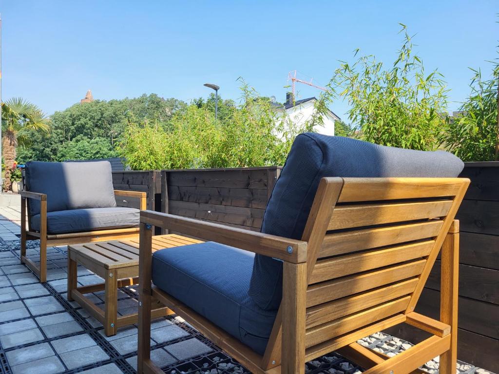 a pair of chairs sitting on a patio at Ferienwohnung Schlossterrassen 4b in Pouch