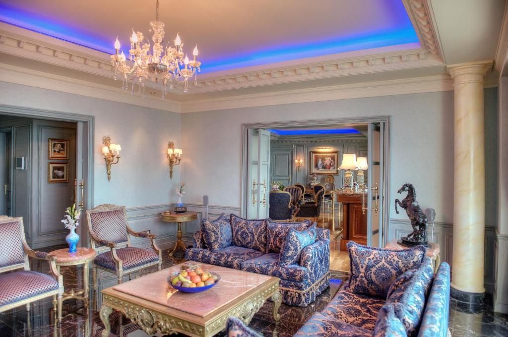 Posezení v ubytování Le Royal Hotel - Beirut