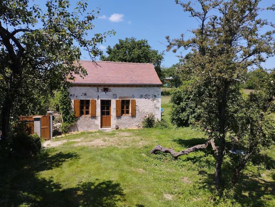 an old stone house in the middle of a field at Le Bouchat : Maisonnette au calme pour 2 +1 guest 