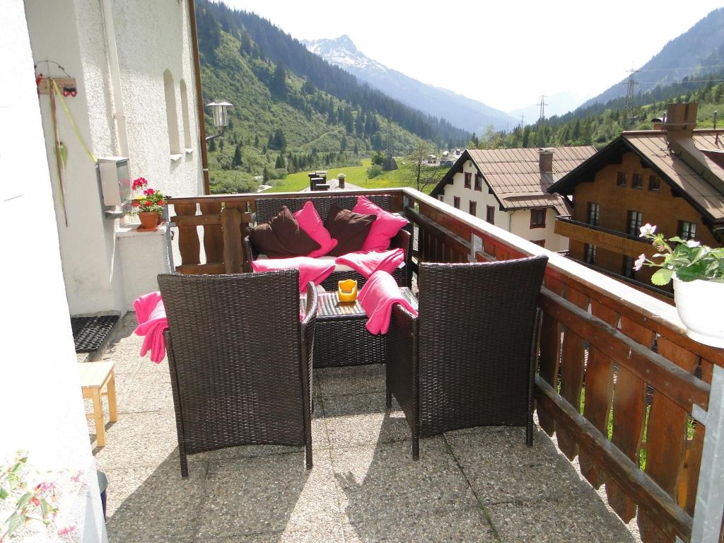 Nespecifikovaný výhled na hory nebo výhled na hory při pohledu z hotelu