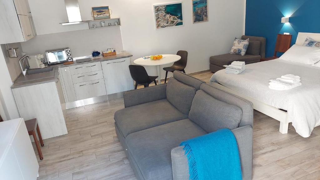 Kuchyň nebo kuchyňský kout v ubytování TRANI LA GRAZIA b&b