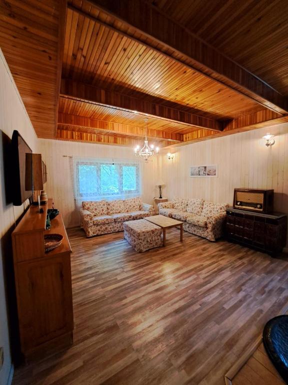 TV a/nebo společenská místnost v ubytování Zelený dom