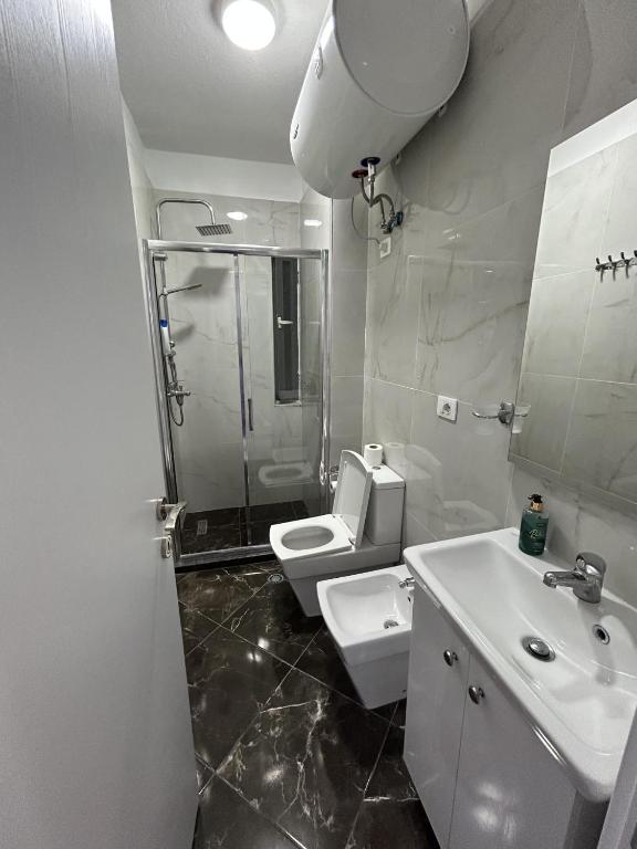 Center, Selvia White Apartment - Imazhi 3