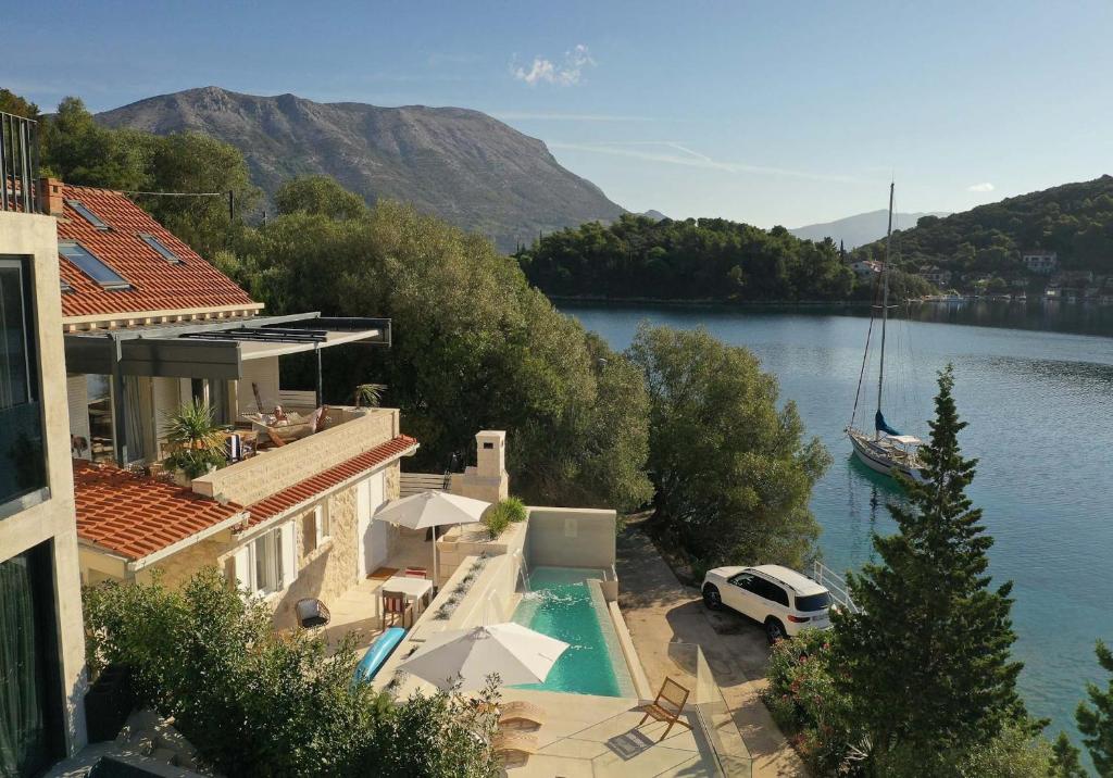 Villa Sea La Vie Seafront Location 4 Bedrooms Sea Access