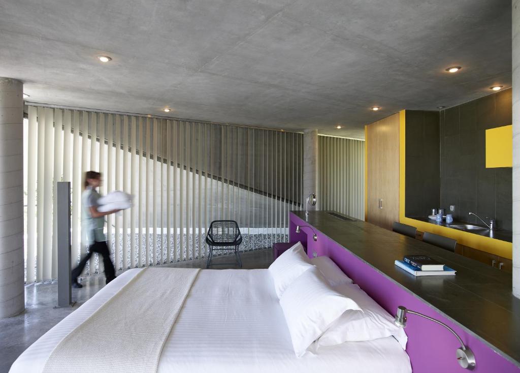 Postel nebo postele na pokoji v ubytování Leivatho Hotel