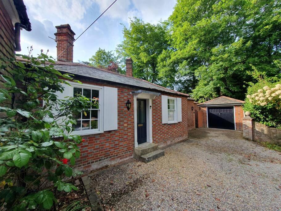 Lovely Old Bursledon Cottage, HotTub, River Hamble, Bursledon Updated