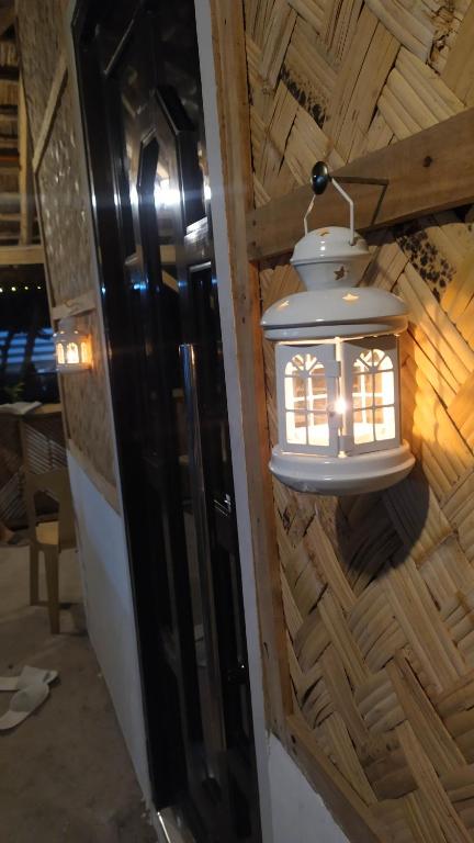 ein Licht hängt an einer Wand in einem Raum in der Unterkunft Solwara Beach Resort in Balete