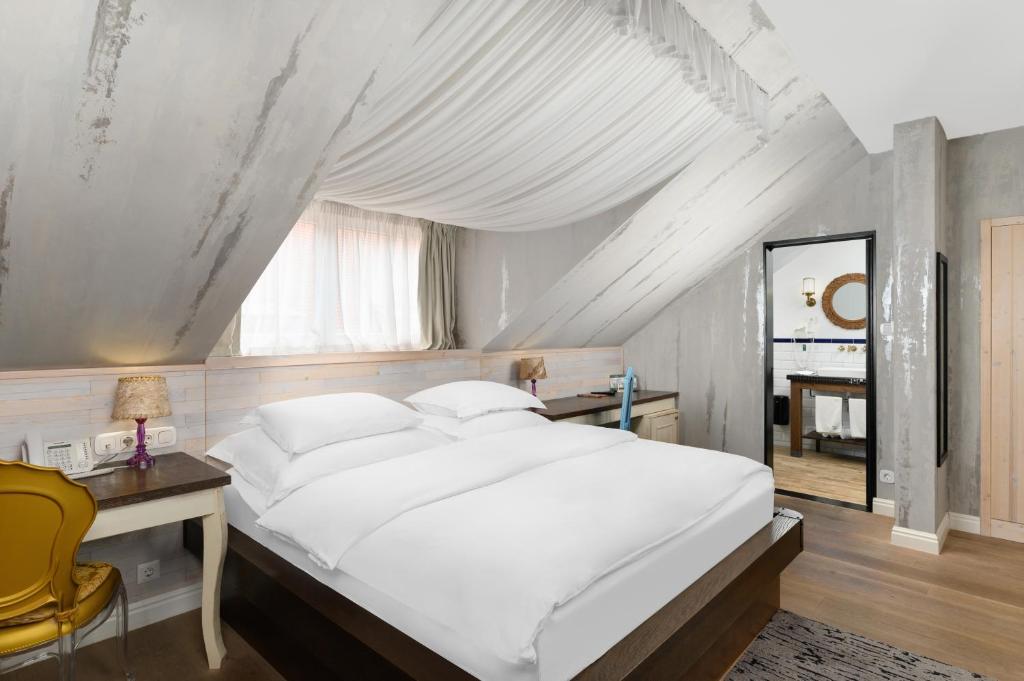 Maison Bistro & Hotel - Deluxe Double Room