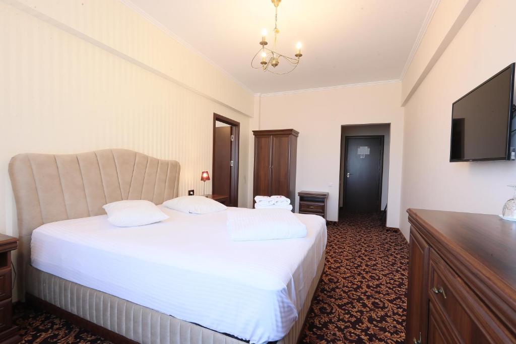 Postel nebo postele na pokoji v ubytování Hotel Impero