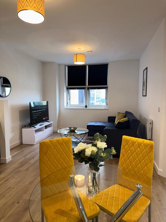 Sleek & Stylish Apartment by DH ApartHotels, Peterborough (updated