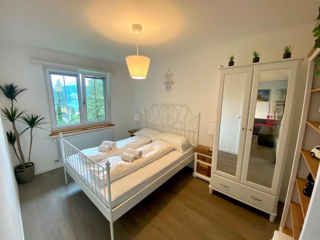 Postel nebo postele na pokoji v ubytování Beautiful flat with nice lake and mountain views