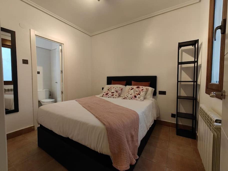 Apartamento en Lekeitio tesisinde bir odada yatak veya yataklar