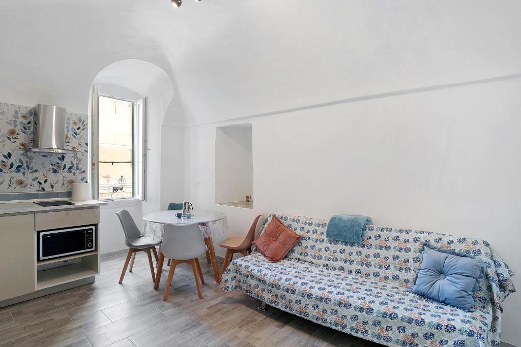 a living room with a couch and a table at Casa di Ta in Sanremo