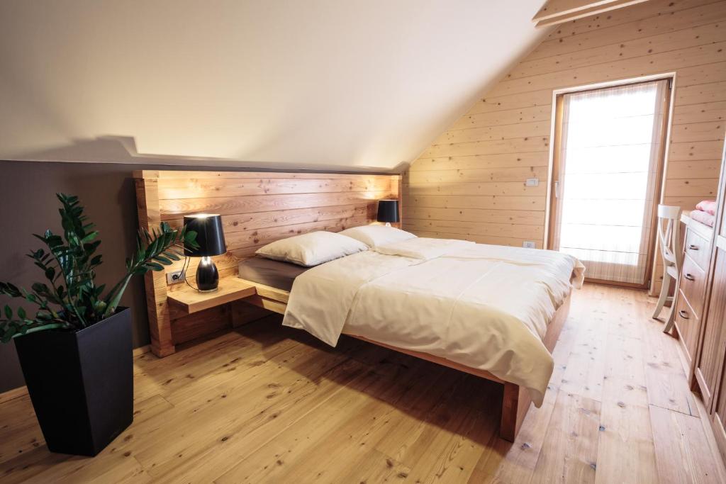 Postel nebo postele na pokoji v ubytování Apartments Krvavec