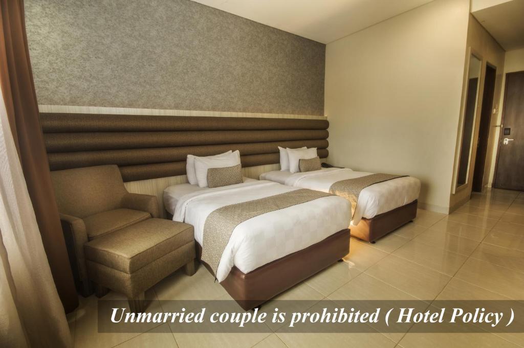 Postel nebo postele na pokoji v ubytování Hotel Gren Alia Jakarta