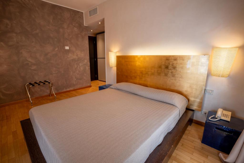 Postel nebo postele na pokoji v ubytování San Tommaso Hotel
