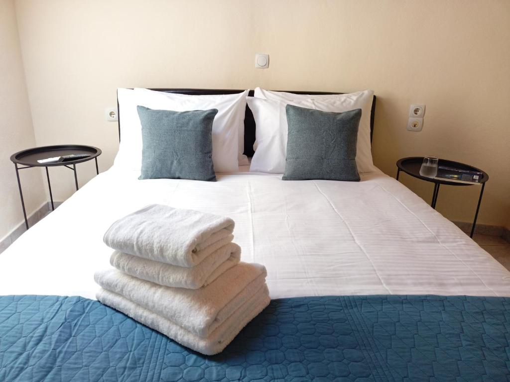 a bedroom with a bed with towels on it at Doma Menidi Rooftop Apartment in Menídion