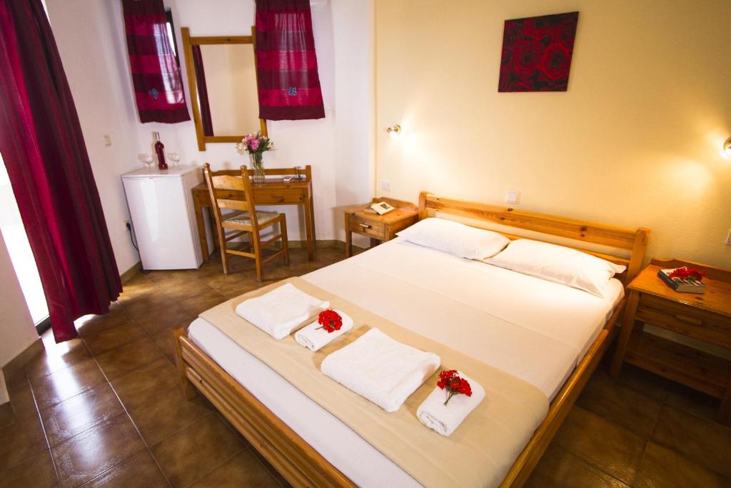Łóżko lub łóżka w pokoju w obiekcie Kalami Rooms