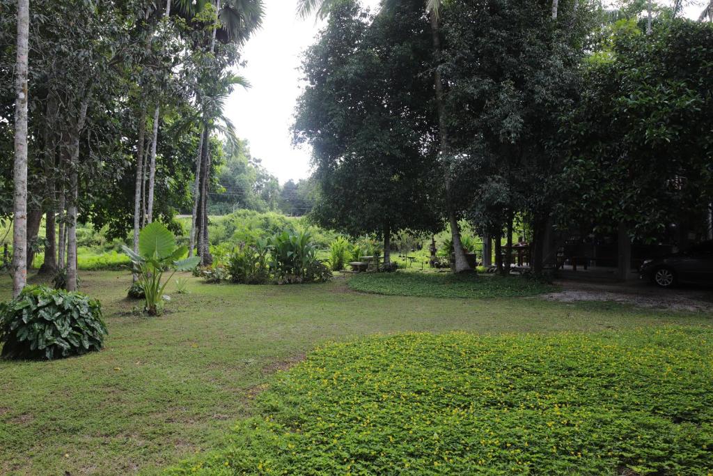 Zahrada ubytování Baan Chi Homestay