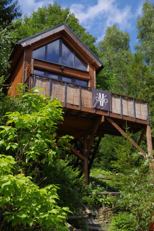 a tree house in the middle of the forest at Ski House Szczyrk - Domek Na Kurzej Łapce in Szczyrk