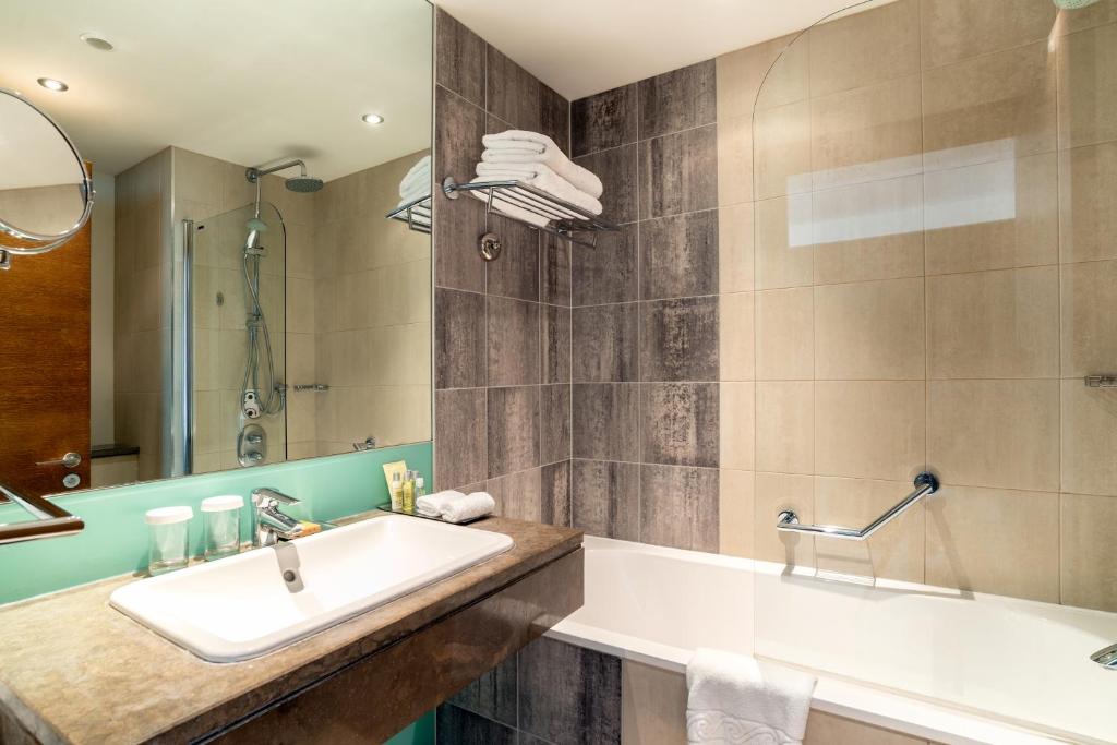Hilton London Canary Wharf - Family Room