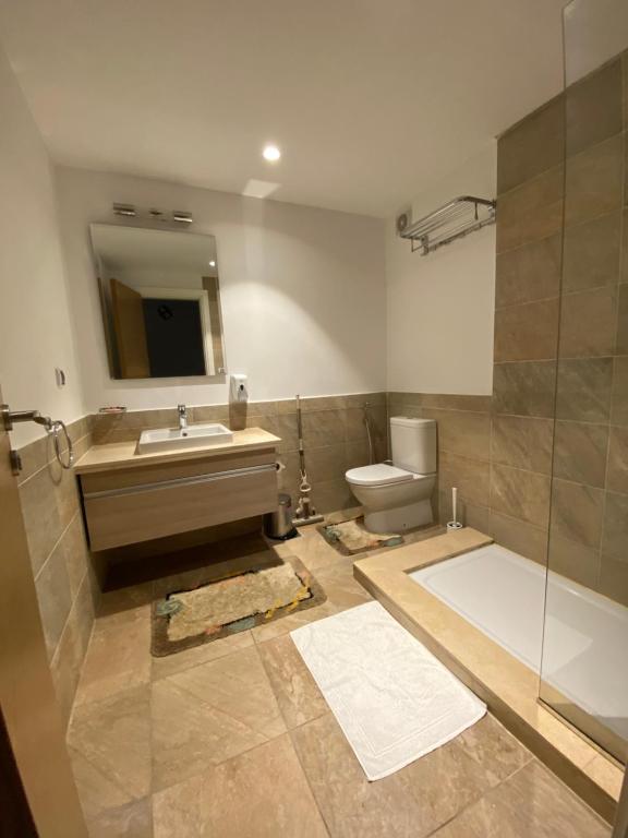 Koupelna v ubytování Marassi Marina Residences 3 BedRooms with Nanny Families only