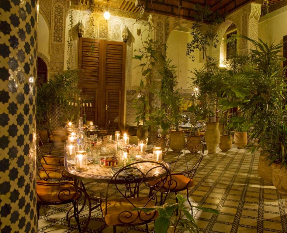 Restaurace v ubytování Riad Al Bartal