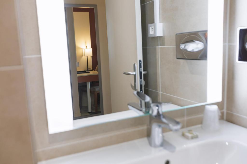 Hotel Des Remparts Perrache - Resim 38