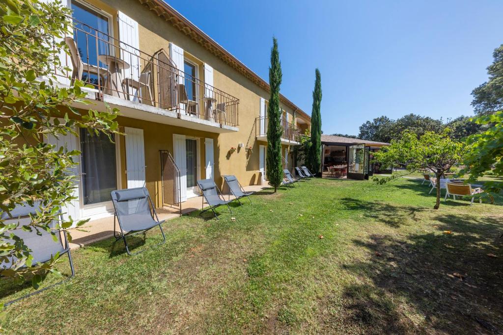 Zahrada ubytování Logis Hôtel La Bastide De Grignan & Restaurant "La Chênaie"