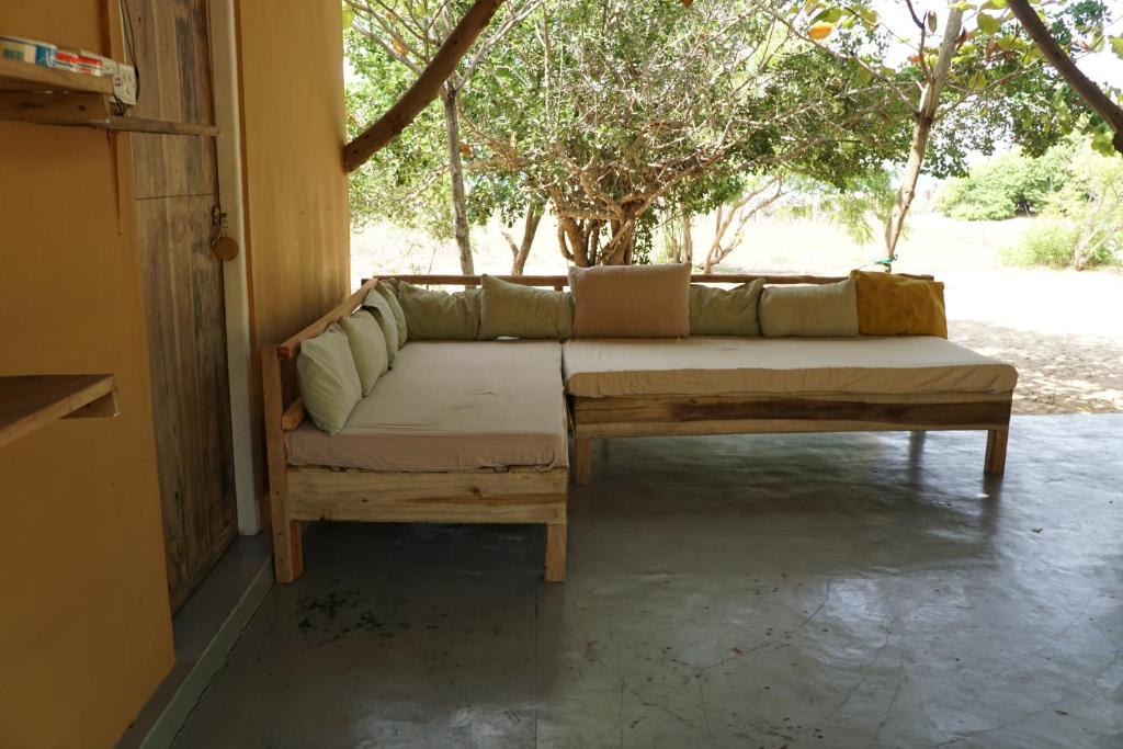 Posezení v ubytování Hilltop Cabanas