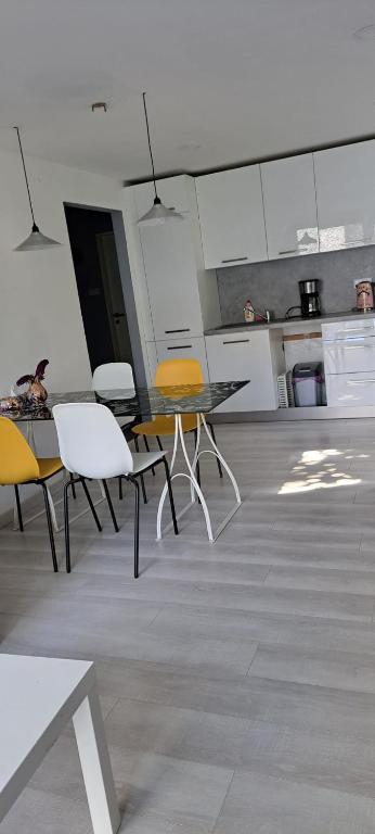 Kuchyň nebo kuchyňský kout v ubytování Depandance Jaklovecká