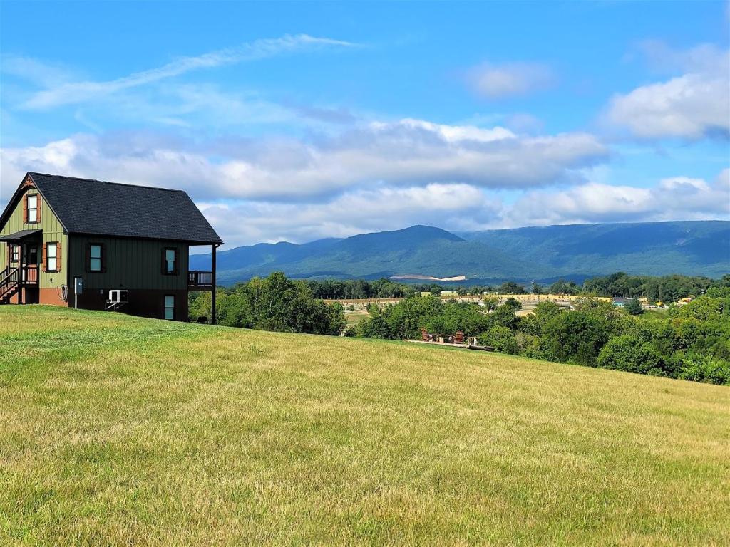 a house sitting on top of a grassy hill at Hunters Haven in Luray