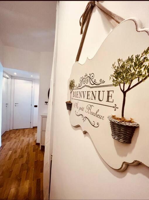 a sign for a house with a tree on a wall at Civico 22 in Fiumicino