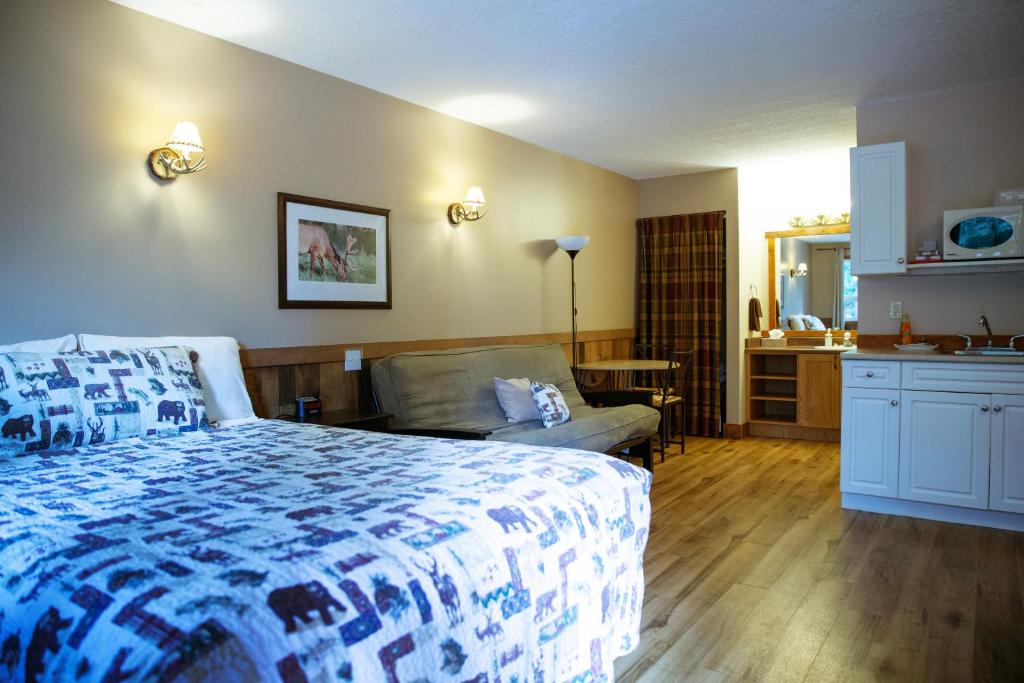 Una cama o camas en una habitación de Jasper Gates Resort