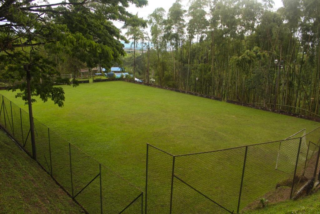 Aed väljaspool majutusasutust Ecohotel La Casona Pereira