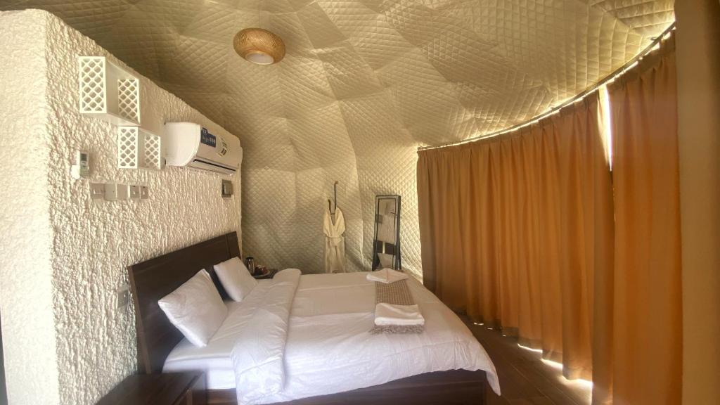 Postel nebo postele na pokoji v ubytování Jabal shams domes