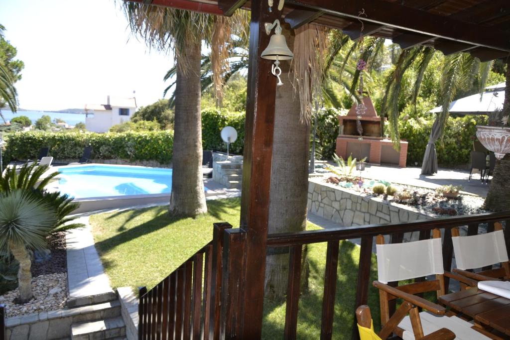 The swimming pool at or close to Monica's Tropical Villa