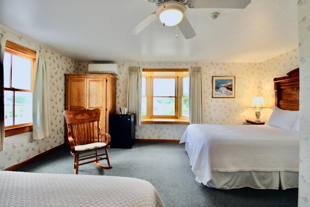 Rose Farm Inn - Queen Room With Garden View