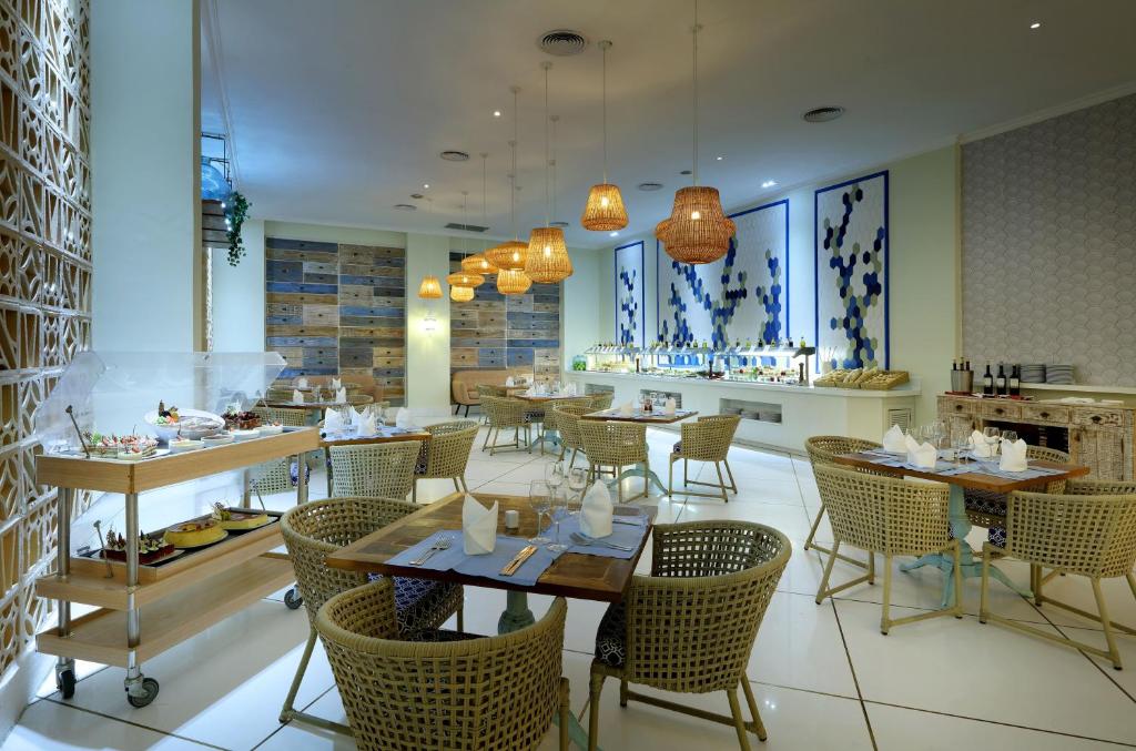 Restaurace v ubytování The Signature Level at Grand Palladium Imbassaí Resort & Spa